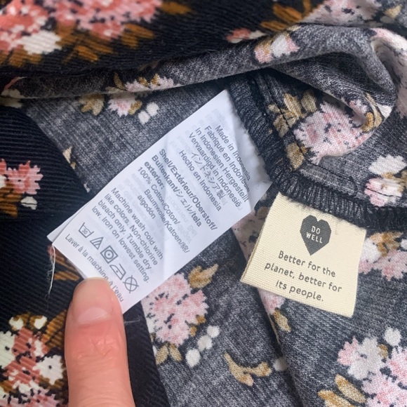 Corduroy Daily Shirt in Homestead Bouquet Size S - Picture 8 of 9